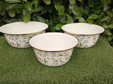 Load image into Gallery viewer, Metal Bowl Set Of 3
