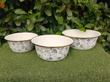 Load image into Gallery viewer, Metal Bowl Set of 3
