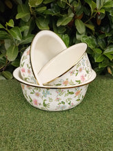 Load image into Gallery viewer, Metal Bowl Set Of 3
