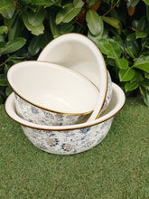Load image into Gallery viewer, Metal Bowl Set of 3
