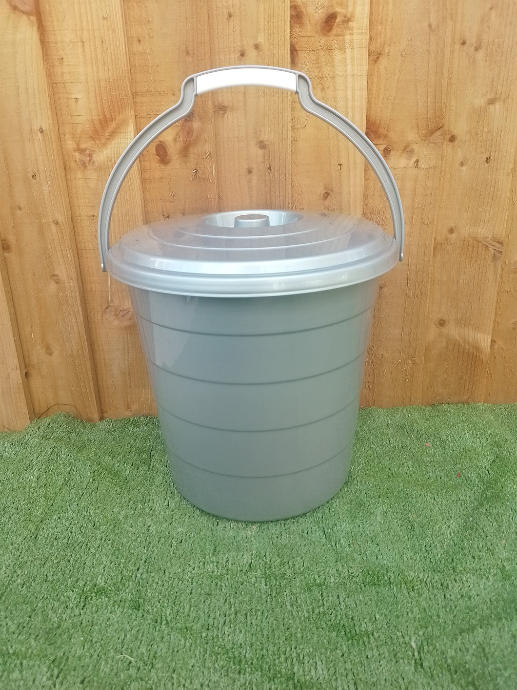 Grey Bucket With Lid 15 LTRs