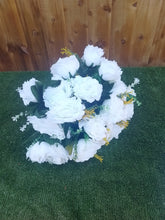 Load image into Gallery viewer, Flower Bunches - 22 heads
