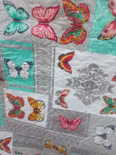 Load image into Gallery viewer, Quilted BedThrow Double/ King Come with 2 Pillowcases
